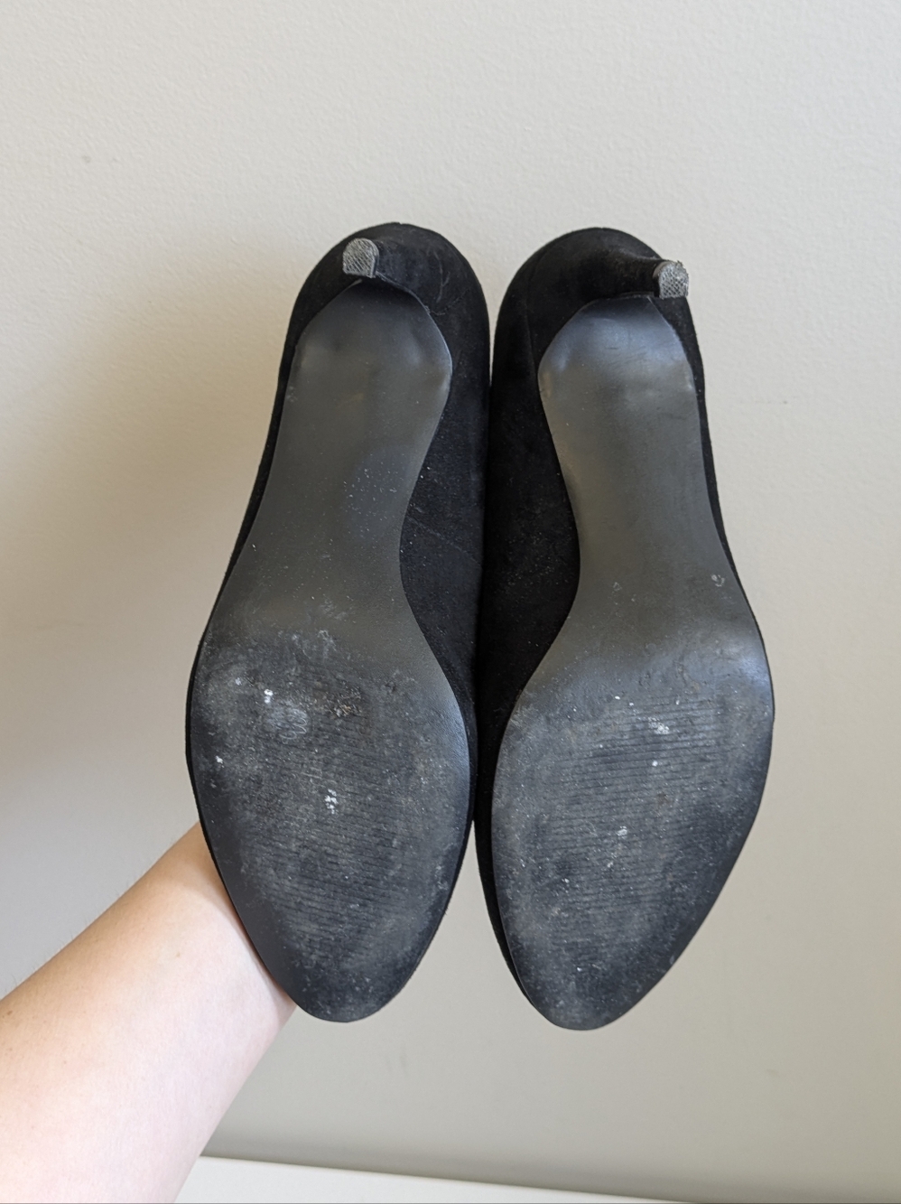 Jeanne Beker Black Scalloped Suede High Heels - Picture 11 of 11